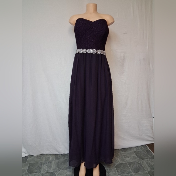 Speechless Dark Purple Strapless Dress Perfect for formal events. - Picture 6 of 17